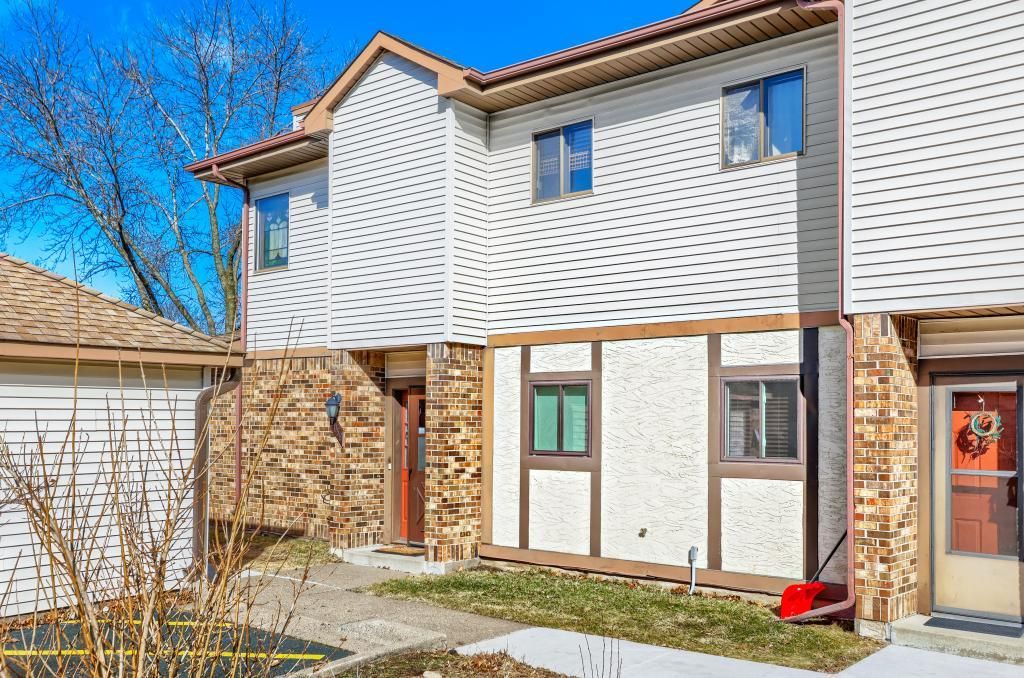 2058 Pathways Drive 9, Saint Paul, MN 55119