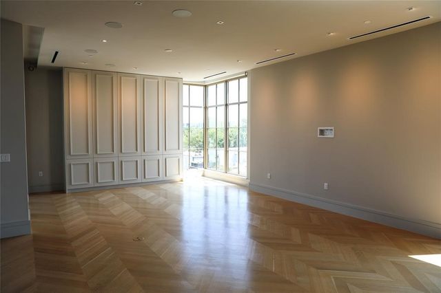 4205 Buena Vista Street 502, Dallas, TX 75205