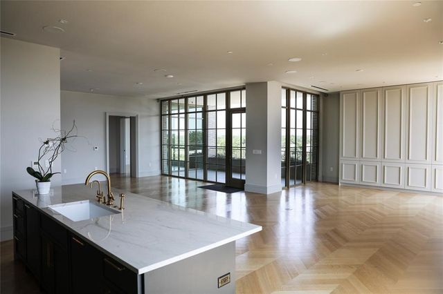 4205 Buena Vista Street 502, Dallas, TX 75205