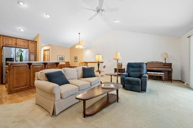 2690 WOODFIELD COURT, Green Bay, WI 54313