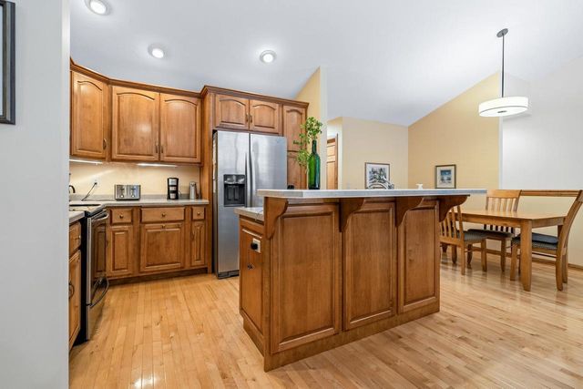 2690 WOODFIELD COURT, Green Bay, WI 54313