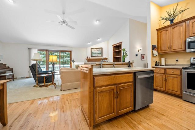 2690 WOODFIELD COURT, Green Bay, WI 54313