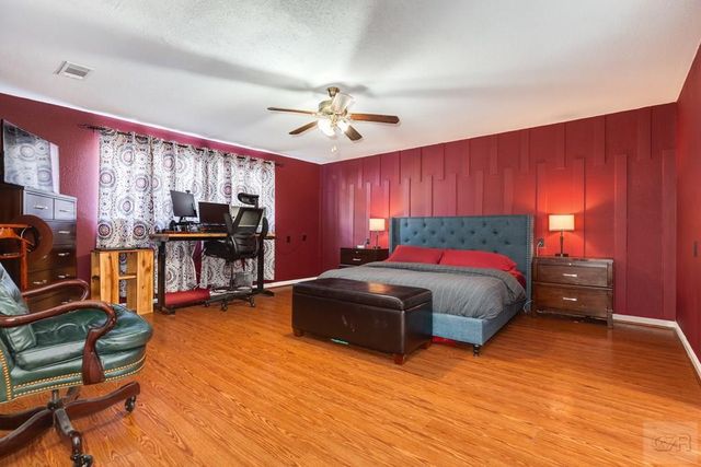 2700 Palm Circle E, Galveston, TX 77551