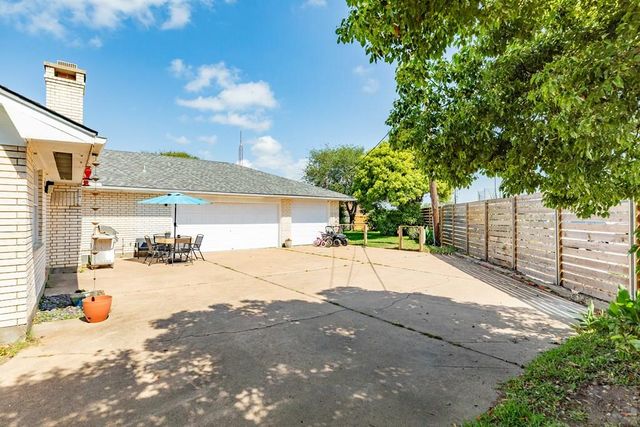 2700 Palm Circle E, Galveston, TX 77551