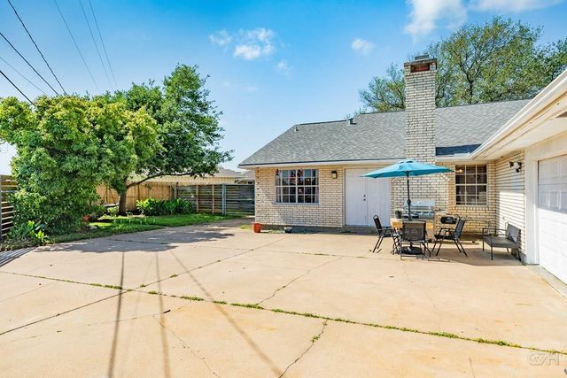 2700 Palm Circle E, Galveston, TX 77551