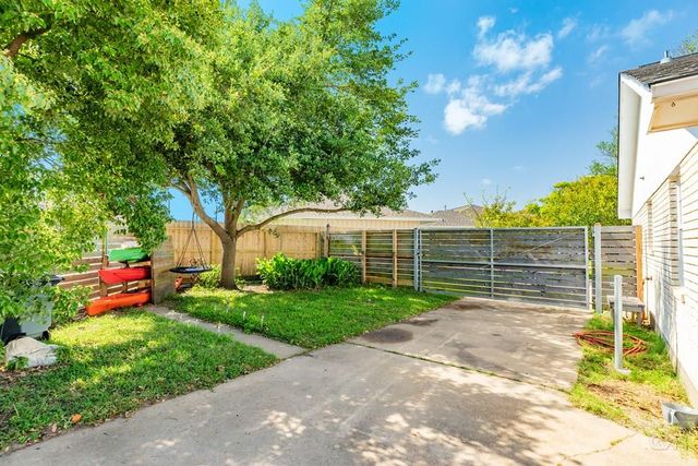 2700 Palm Circle E, Galveston, TX 77551