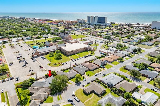 2700 Palm Circle E, Galveston, TX 77551