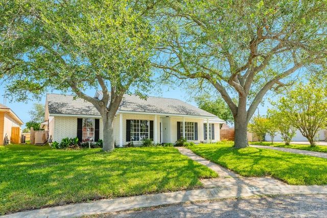 2700 Palm Circle E, Galveston, TX 77551