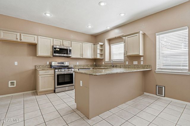 6032 LOS PUEBLOS Drive, El Paso, TX 79912