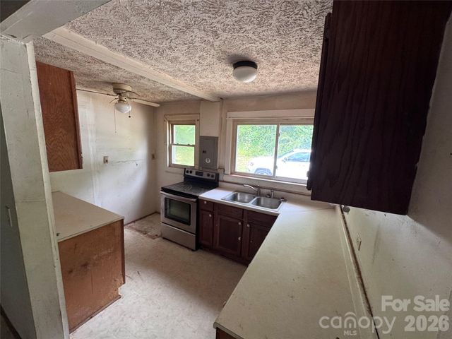 400 & 402 Sharon Road, Fairview, NC 28730