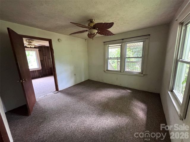 400 & 402 Sharon Road, Fairview, NC 28730