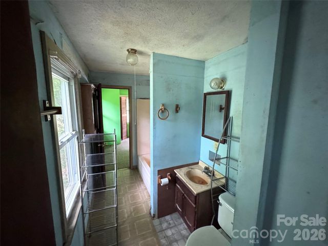 400 & 402 Sharon Road, Fairview, NC 28730