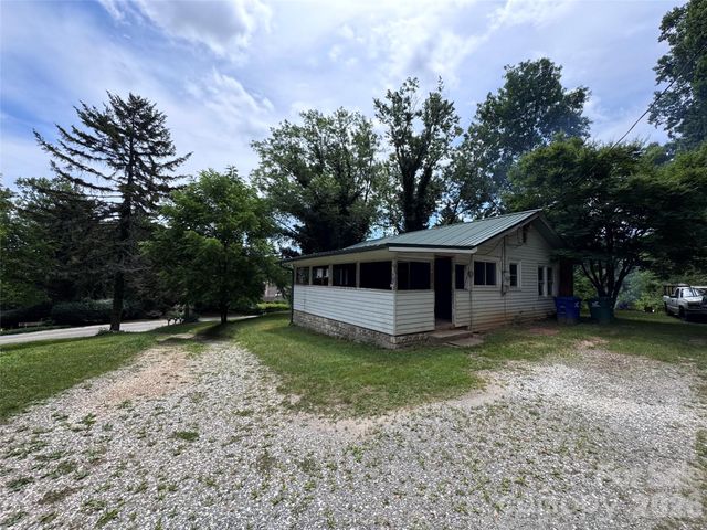 400 & 402 Sharon Road, Fairview, NC 28730