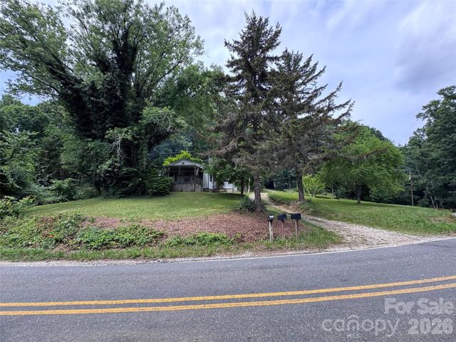 400 & 402 Sharon Road, Fairview, NC 28730