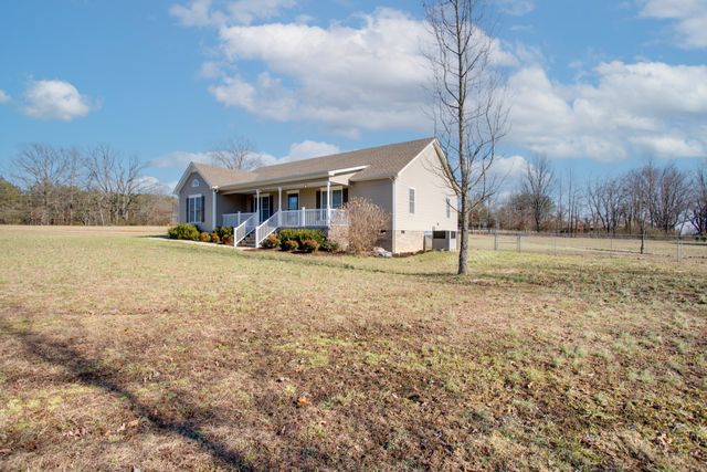 863 Presley Cir, Mount Pleasant, TN 38474