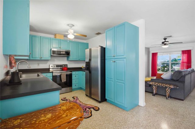 330 CROSBY COURT, Sarasota, FL 34237