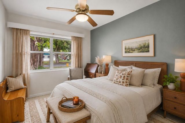 330 CROSBY COURT, Sarasota, FL 34237