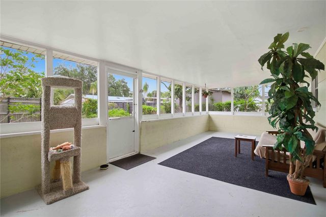 330 CROSBY COURT, Sarasota, FL 34237