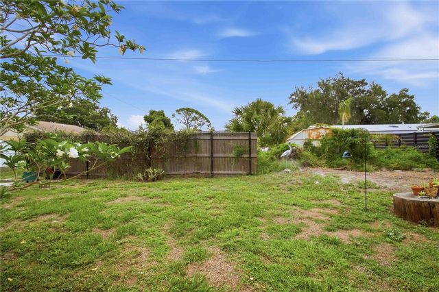 330 CROSBY COURT, Sarasota, FL 34237