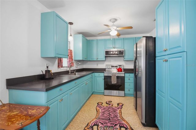 330 CROSBY COURT, Sarasota, FL 34237