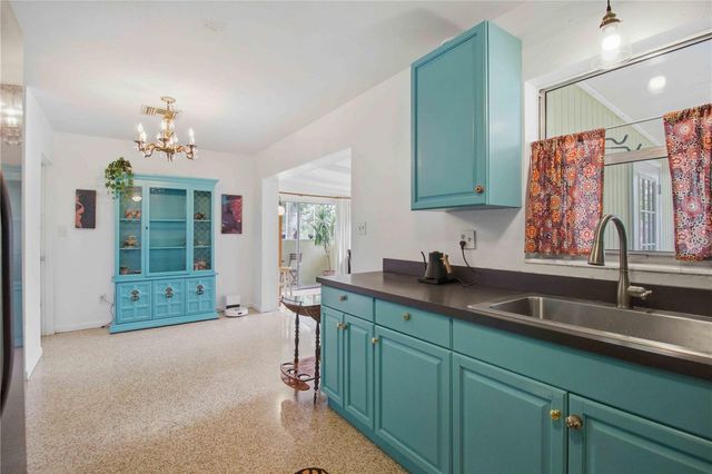 330 CROSBY COURT, Sarasota, FL 34237