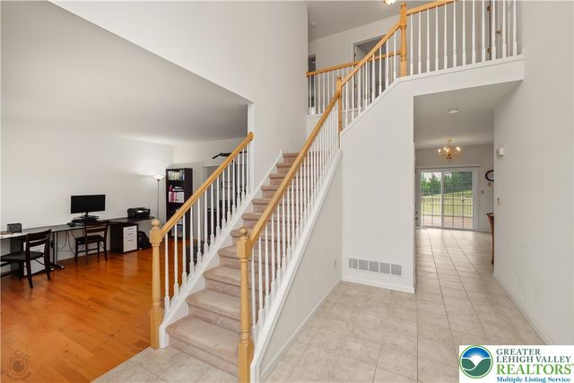 5520 Skyline Drive, North Whitehall Twp, PA 18078
