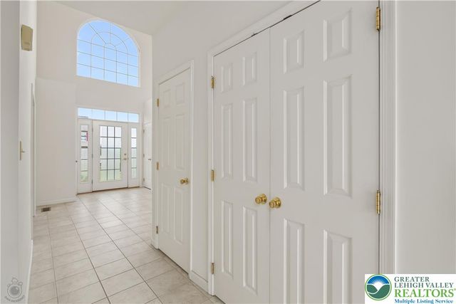 5520 Skyline Drive, North Whitehall Twp, PA 18078