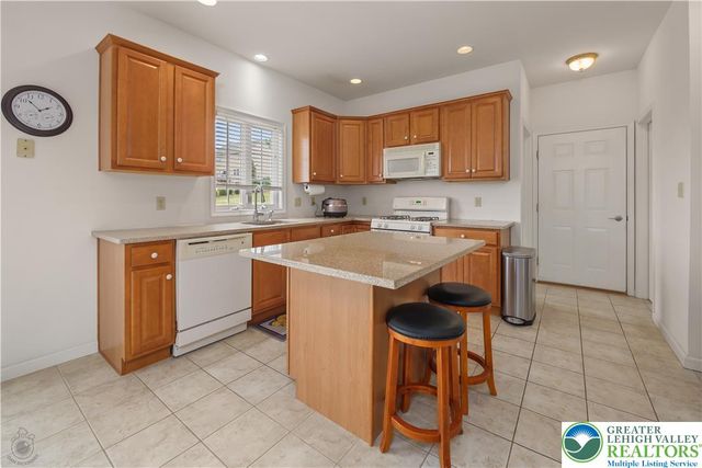 5520 Skyline Drive, North Whitehall Twp, PA 18078