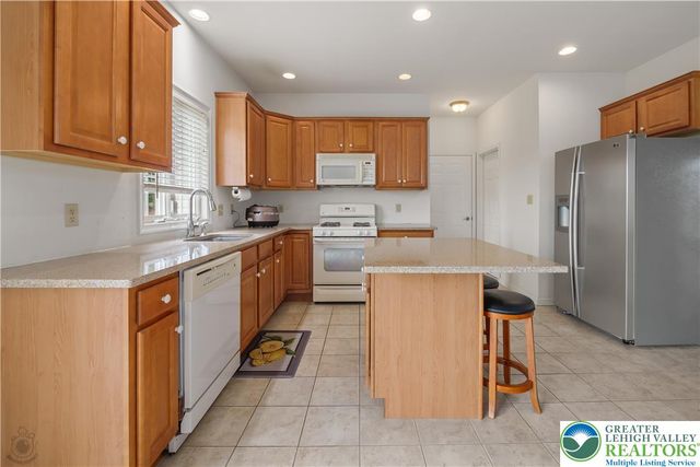 5520 Skyline Drive, North Whitehall Twp, PA 18078