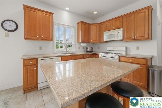 5520 Skyline Drive, North Whitehall Twp, PA 18078