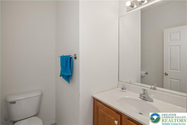 5520 Skyline Drive, North Whitehall Twp, PA 18078