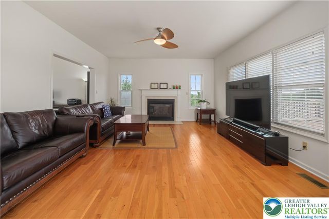 5520 Skyline Drive, North Whitehall Twp, PA 18078