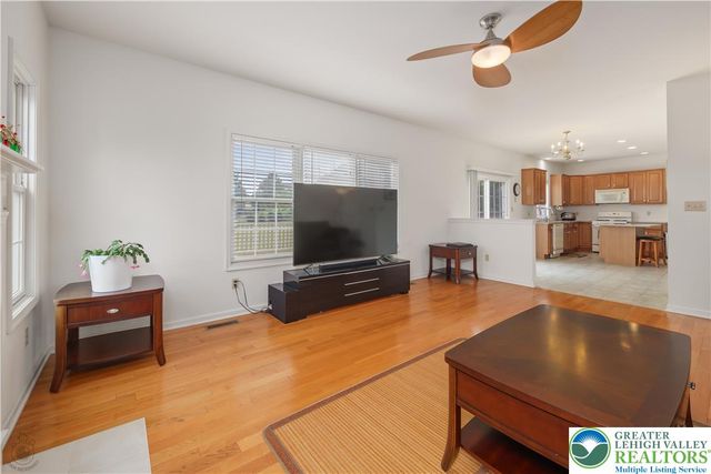 5520 Skyline Drive, North Whitehall Twp, PA 18078