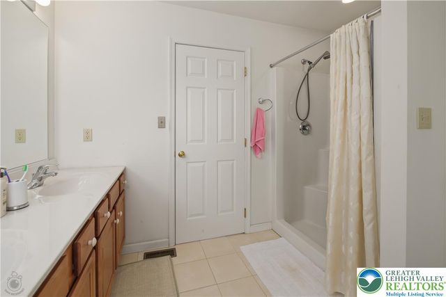 5520 Skyline Drive, North Whitehall Twp, PA 18078
