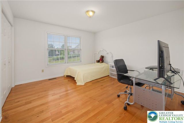 5520 Skyline Drive, North Whitehall Twp, PA 18078