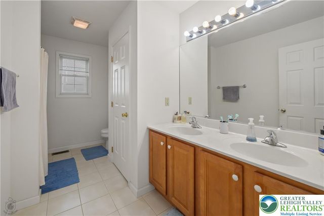 5520 Skyline Drive, North Whitehall Twp, PA 18078