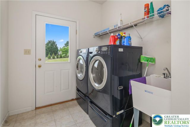 5520 Skyline Drive, North Whitehall Twp, PA 18078