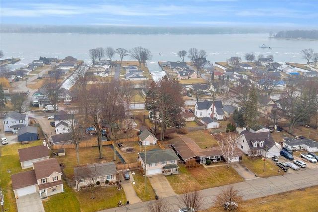 1806 Michigan Street, Algonac, MI 48001