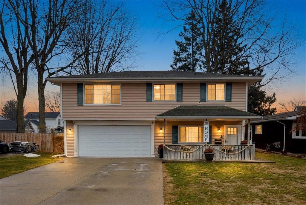 1806 Michigan Street, Algonac, MI 48001