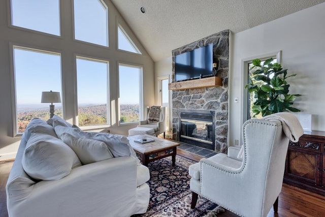 3384 Fairview Church RD, Floyd, VA 24091