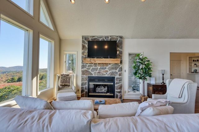 3384 Fairview Church RD, Floyd, VA 24091