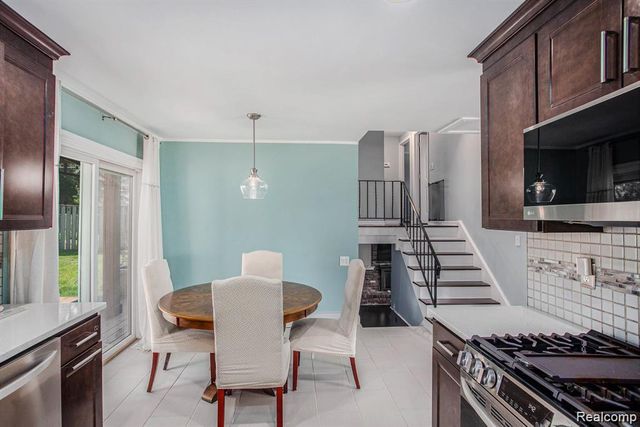 1035 Wyman, Waterford, MI 48328