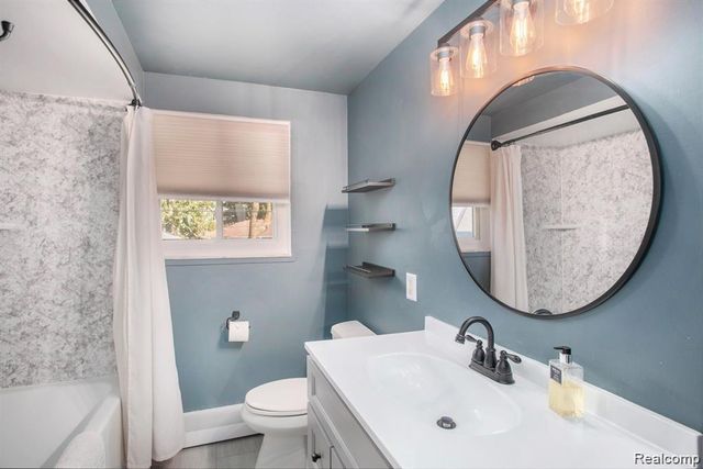 1035 Wyman, Waterford, MI 48328