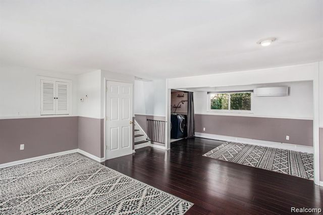 1035 Wyman, Waterford, MI 48328