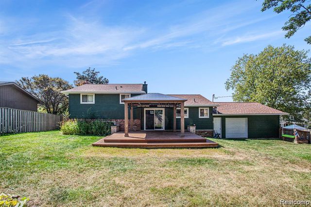 1035 Wyman, Waterford, MI 48328