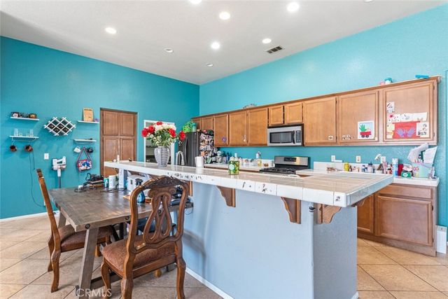 14193 Fresian, Apple Valley, CA 92307