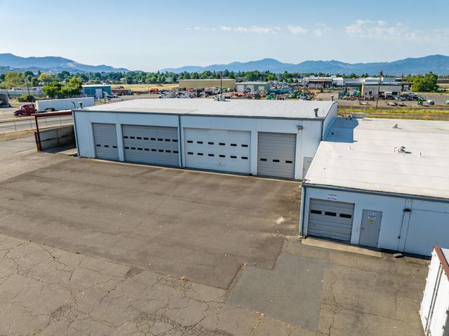 3450 Crater Lake Avenue, Medford, OR 97504