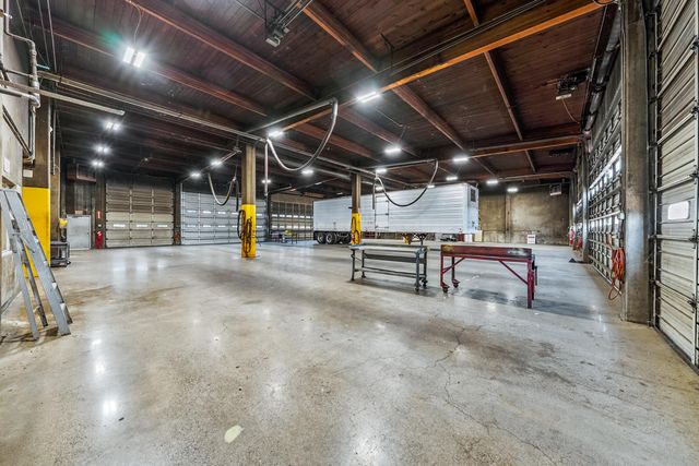 3450 Crater Lake Avenue, Medford, OR 97504
