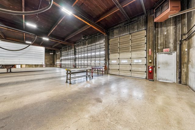 3450 Crater Lake Avenue, Medford, OR 97504