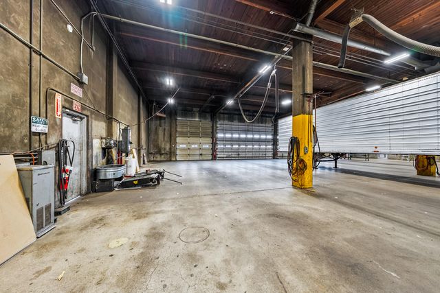 3450 Crater Lake Avenue, Medford, OR 97504